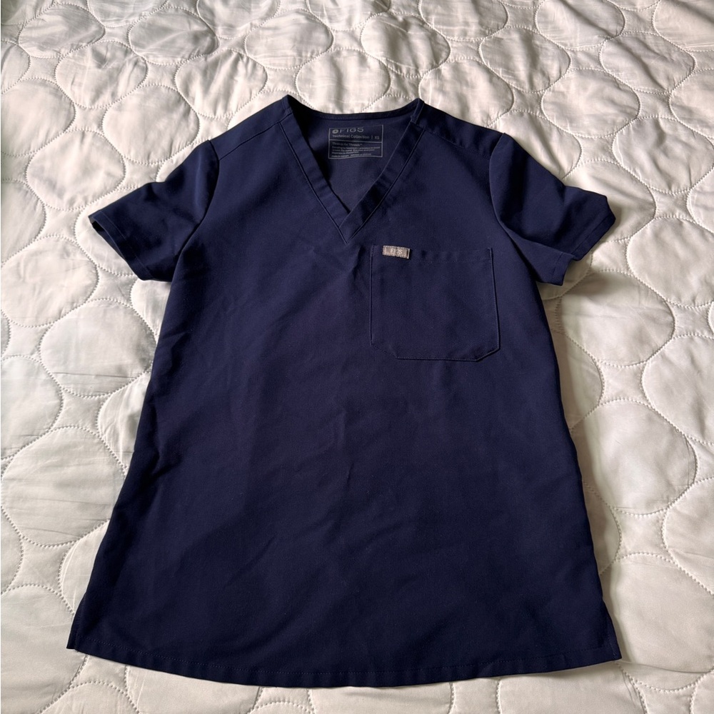 Figs Catarina One Pocket XS Scrub Top in Navy